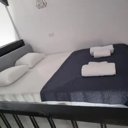 Casuta Intima Tatil Evi Bükreş