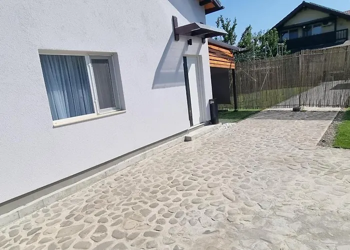 Casuta Intima Feriehus Bukarest