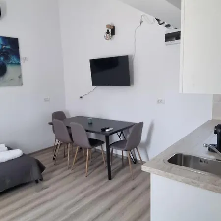Casuta Intima Tatil Evi Bükreş