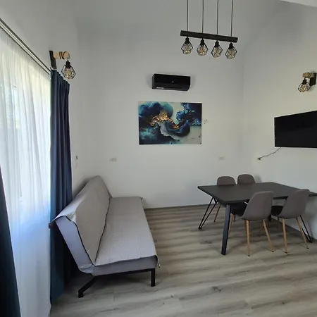 Casuta Intima Tatil Evi Bükreş